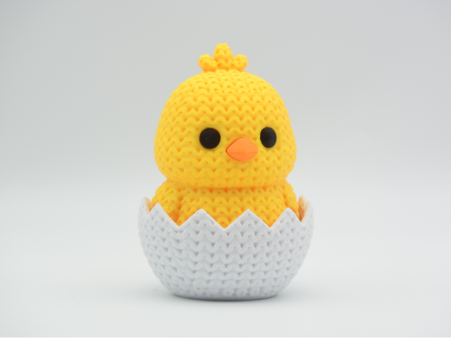 Knitted Hatching Chick — курча в шкаралупі