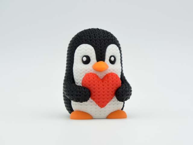 Knitted Valentine's Day Penguin — валентинковий пінгвін