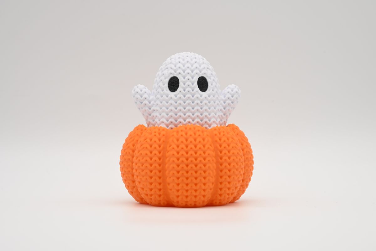Knitted Ghost in Pumpkin — привид у гарбузі