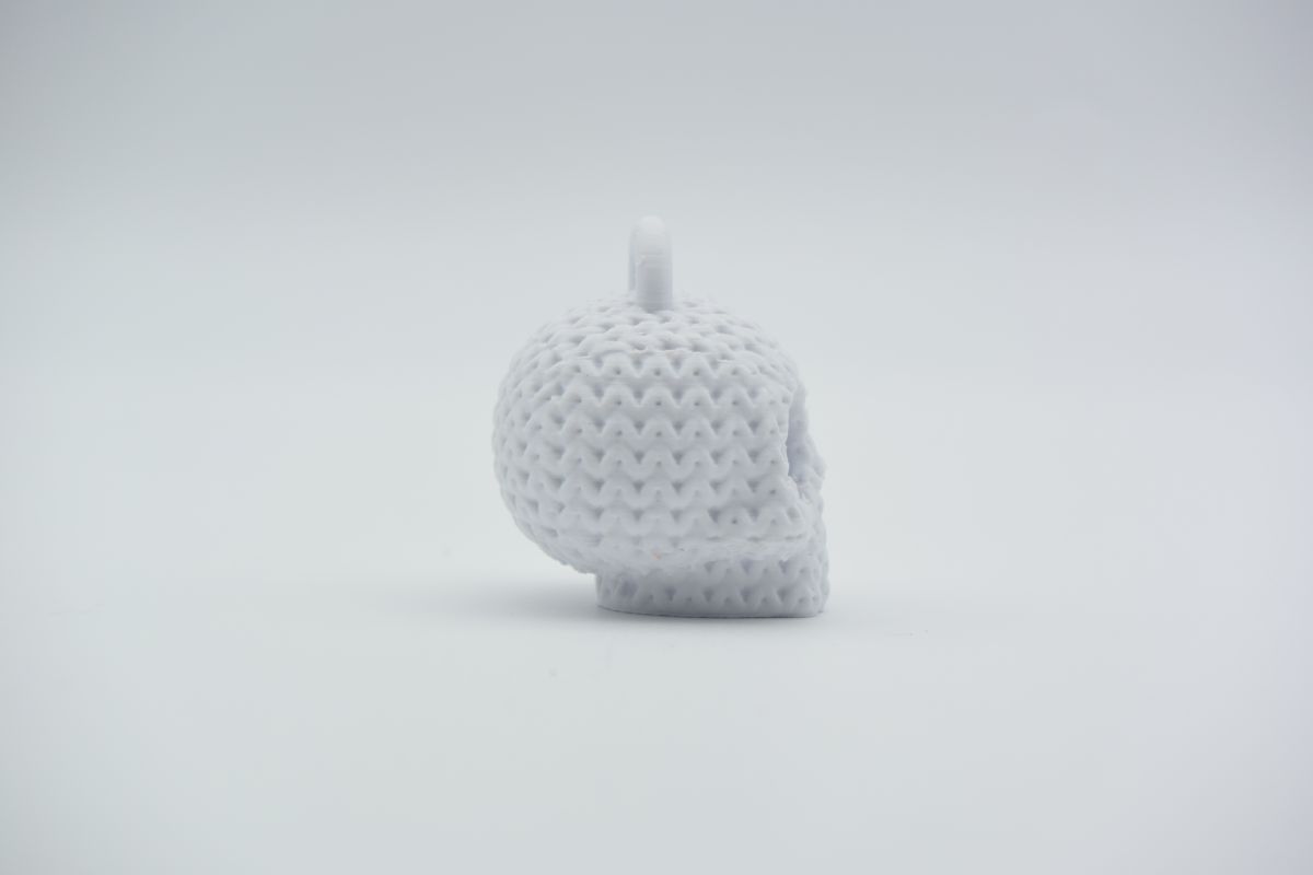 Knitted Halloween Skull Keychain — брелок-черепок
