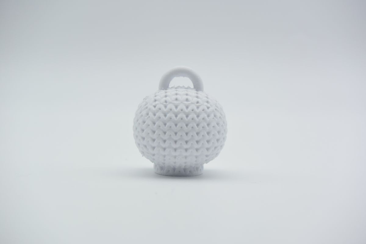 Knitted Halloween Skull Keychain — брелок-черепок