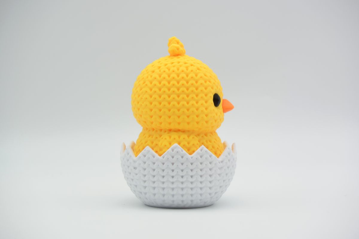 Knitted Hatching Chick — курча в шкаралупі
