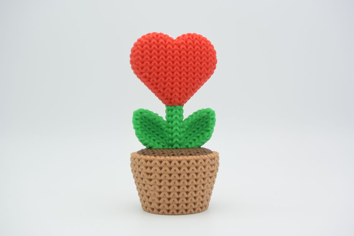 Knitted Heart Plant In a Pot — сердечко-рослина в горщику