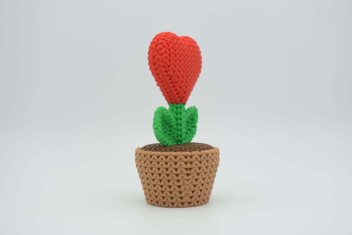 Knitted Heart Plant In a Pot — сердечко-рослина в горщику