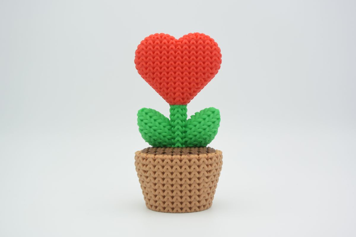 Knitted Heart Plant In a Pot — сердечко-рослина в горщику