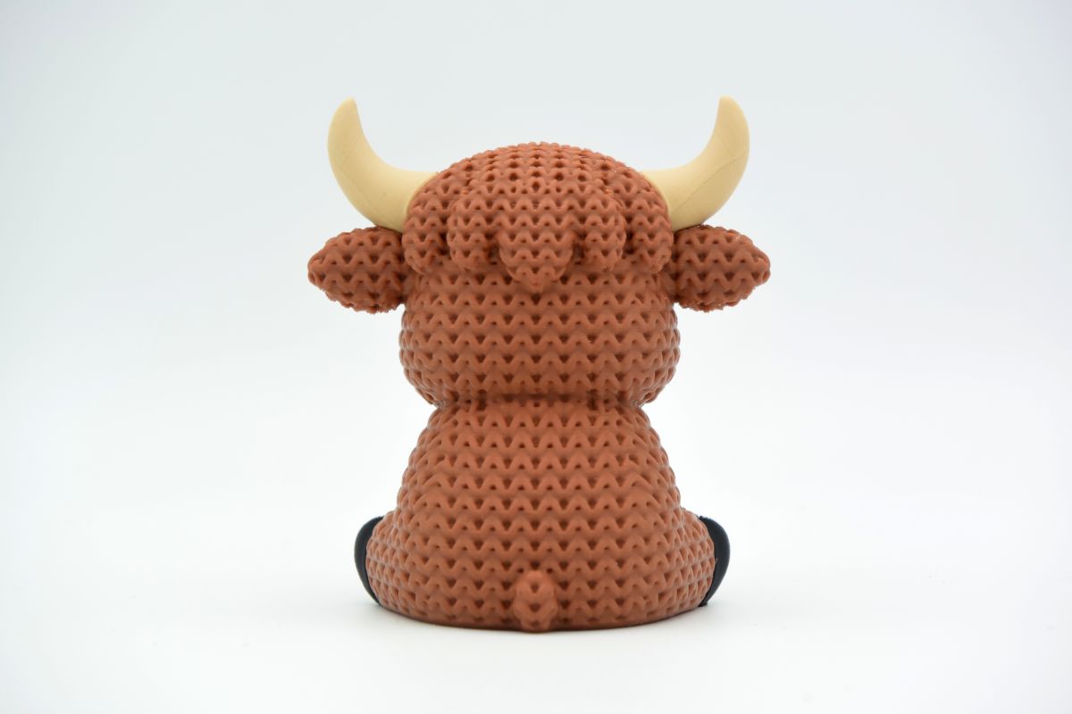 Knitted Highland Cow — шотландська корова