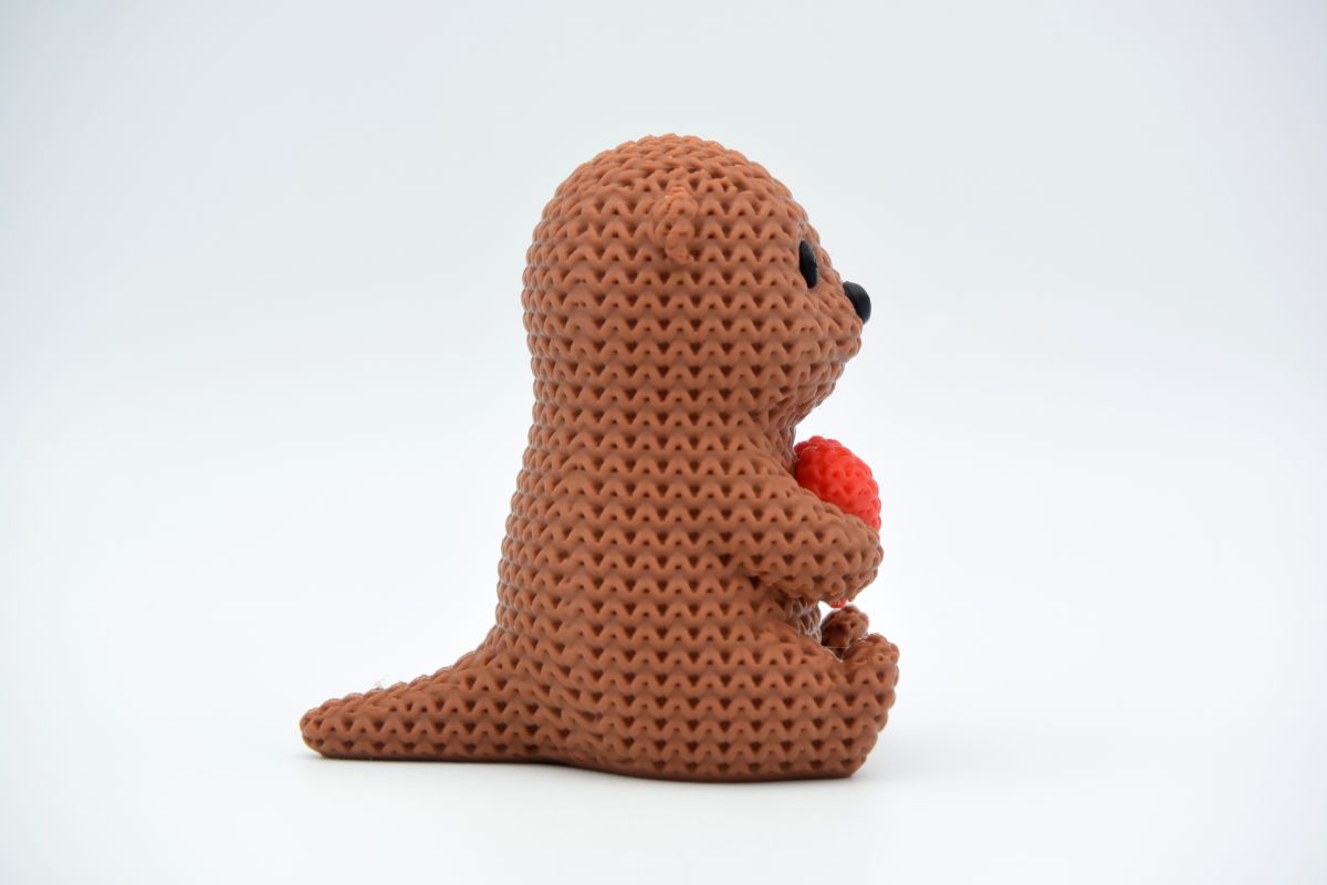 Knitted Otter With Heart — видра із сердечком