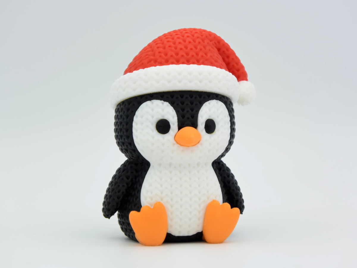 Knitted Penguin with Santa Hat — пінгвін у шапці Санти